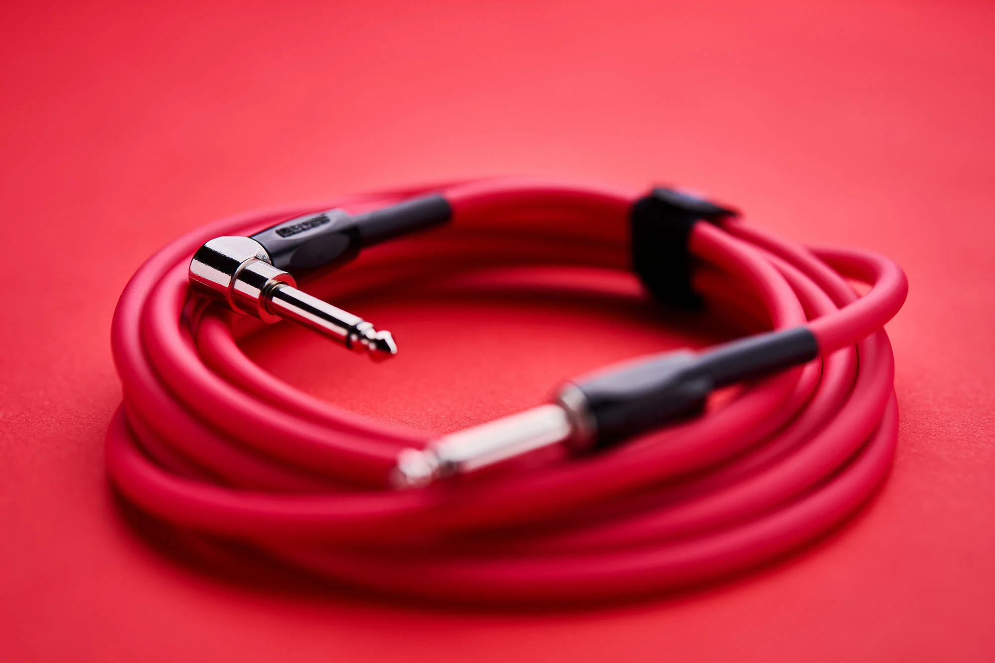 Boss BIC-10A-RD Instrument Cable, 10ft/3m, Angled/Straight 1/4" Jack, Red - Image 4