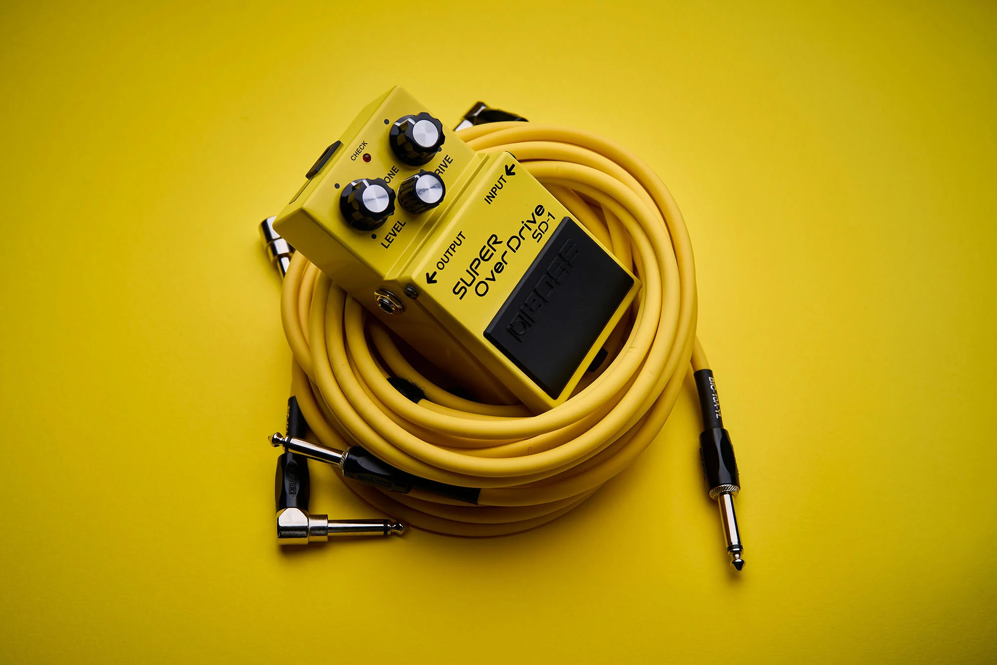 Boss BIC-10A-YL Instrument Cable, 10ft/3m, Angled/Straight 1/4" Jack, Yellow - Image 3