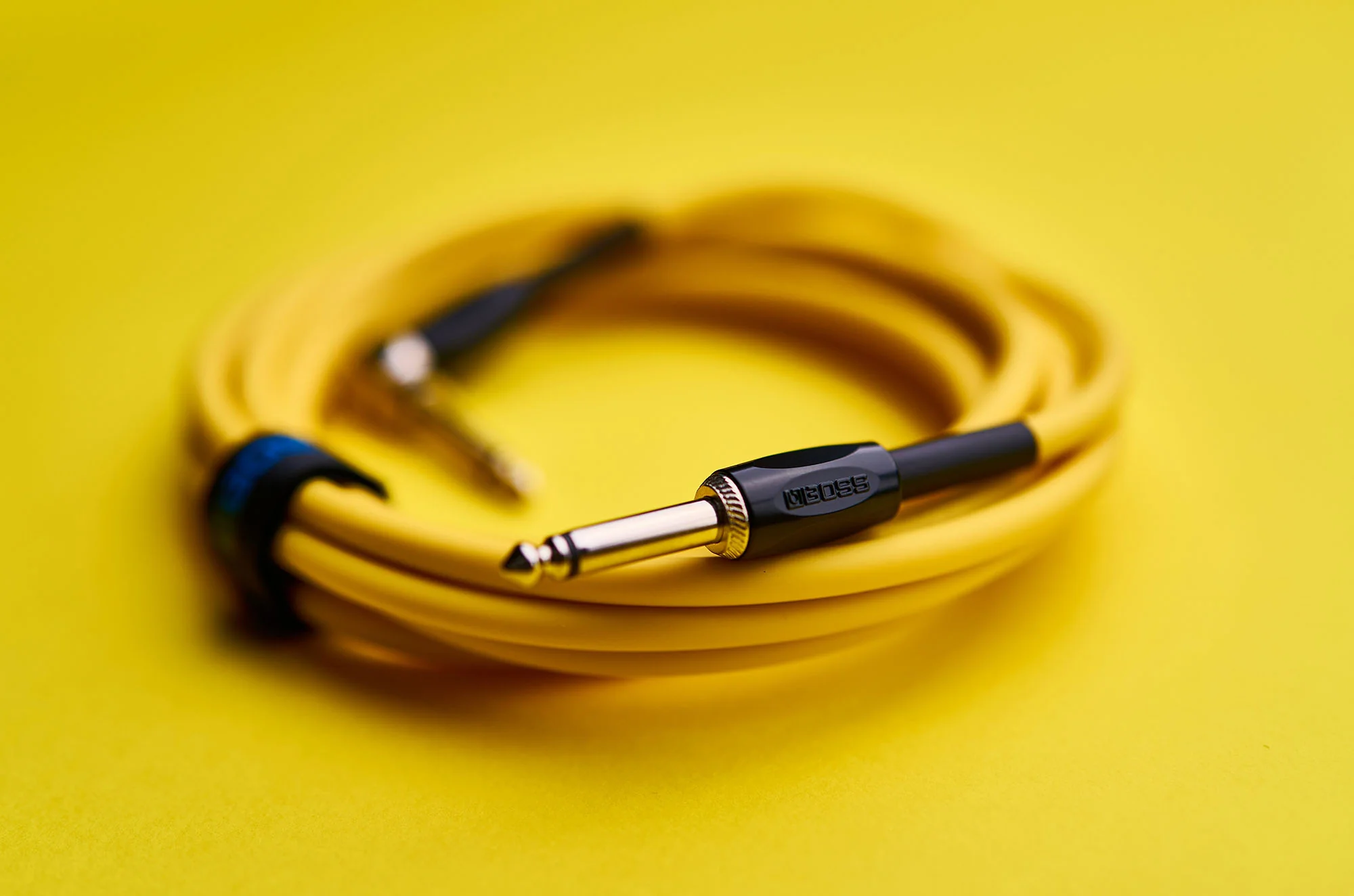 Boss BIC-10A-YL Instrument Cable, 10ft/3m, Angled/Straight 1/4" Jack, Yellow - Image 4