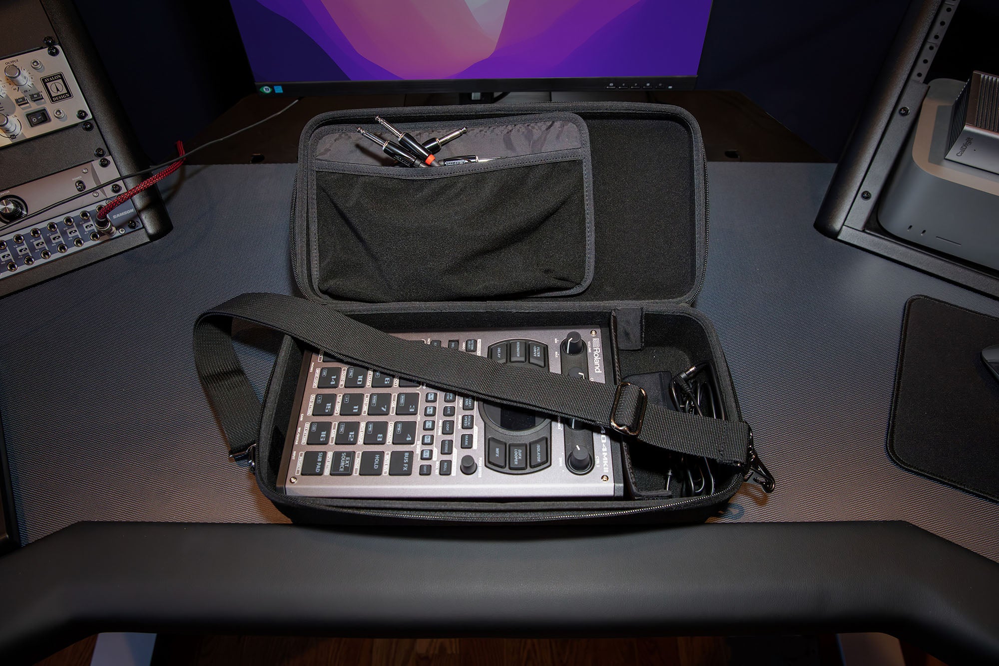 Roland CB-404 Carrying Bag for SP-404 - Image 11
