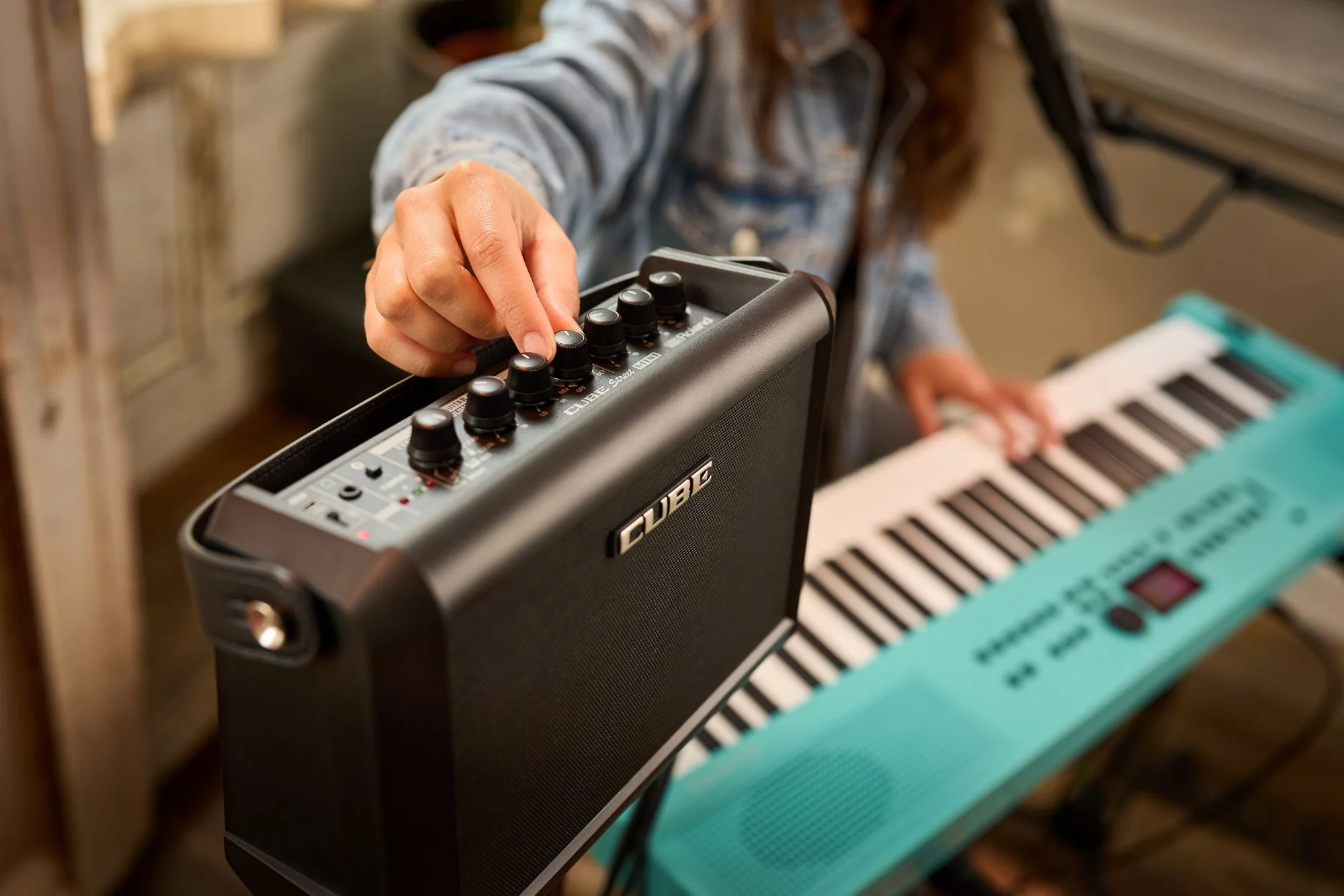 BOSS CUBE-ST-MI Cube Street Mini Amp - Image 14