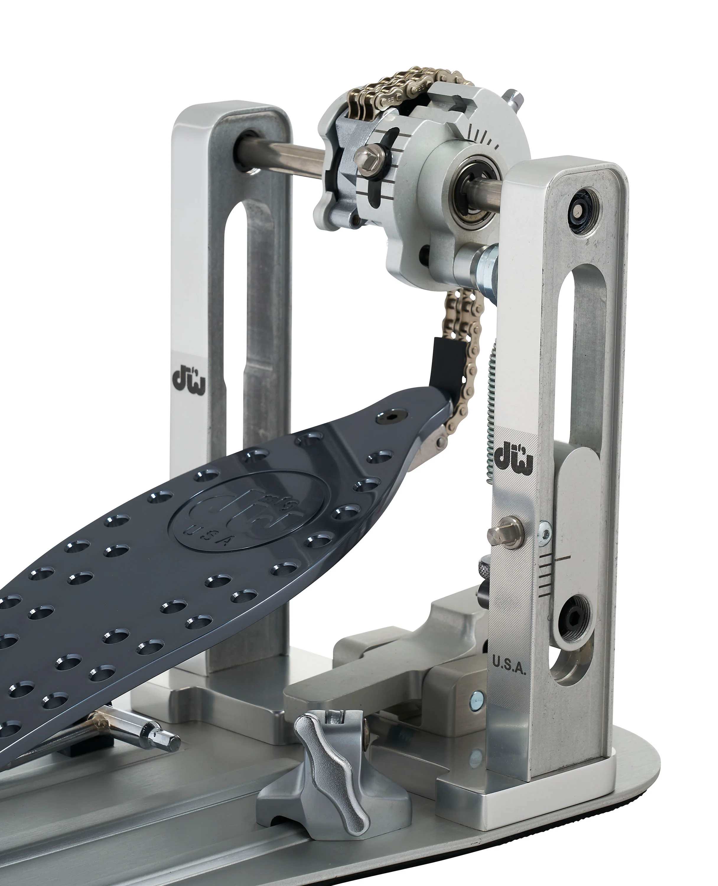 DW Drums MFG Series Machined Chain Drive Single Bass Drum Pedal with Extended Footboard, Polished Aluminum - Image 5