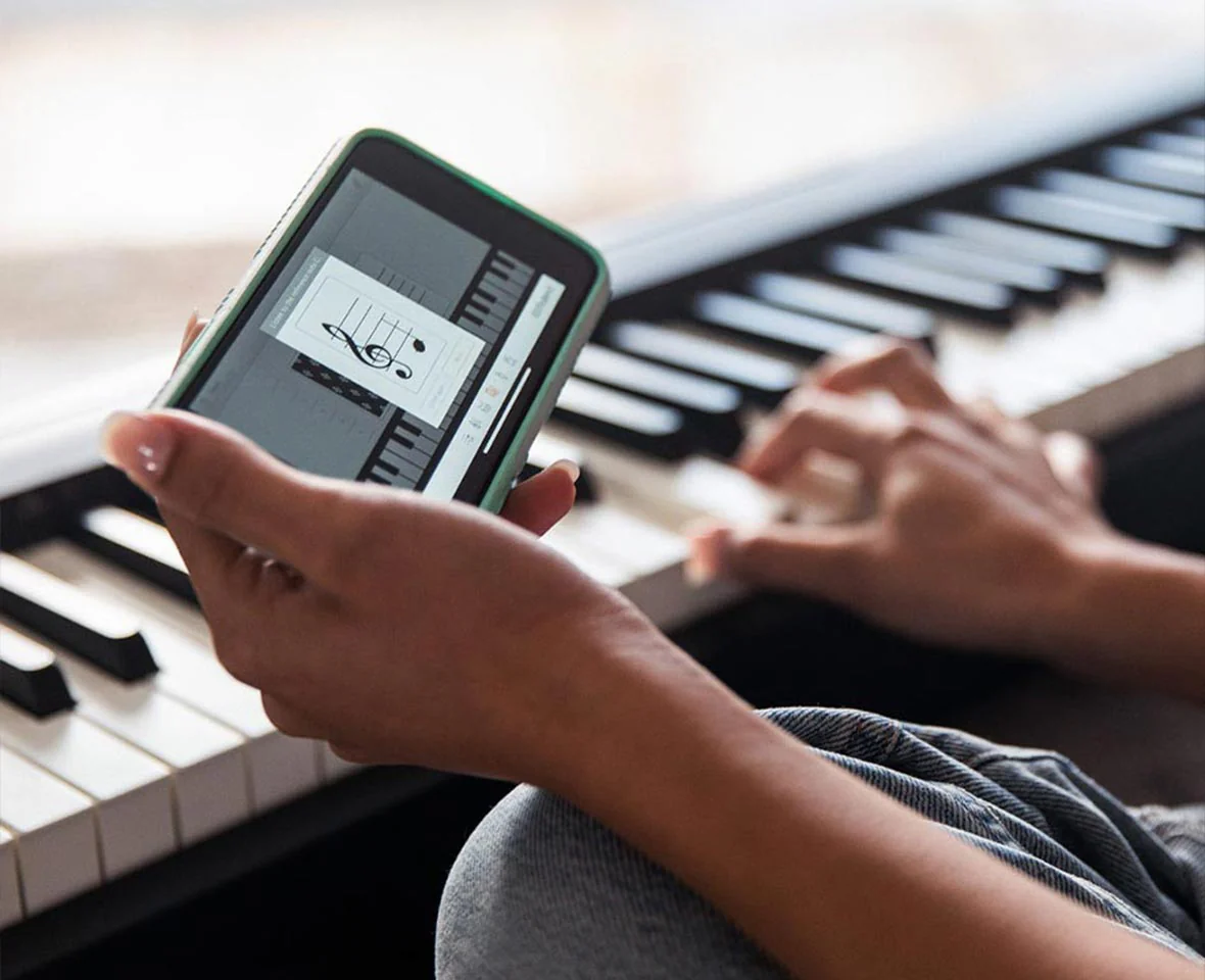 Roland FP-10-BK Compact Digital Piano (Black) - Image 10