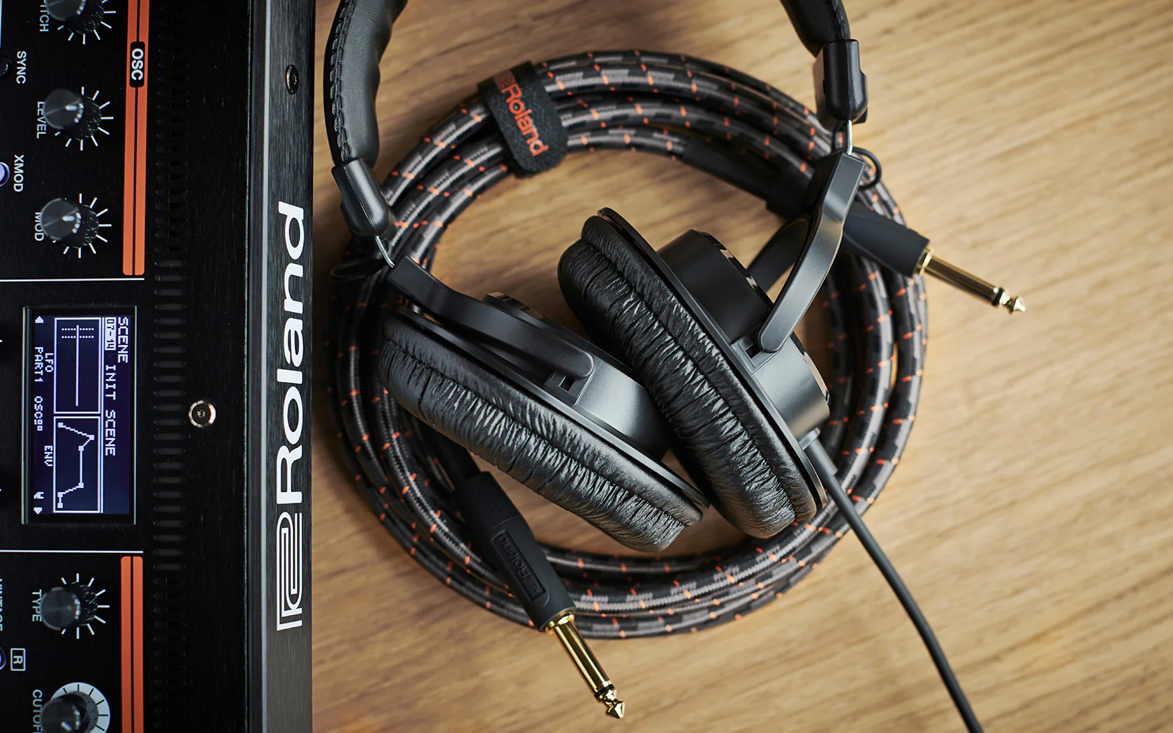 Roland RH-200 Monitor Grade Closed Stereo Headphone (Black) - Image 5