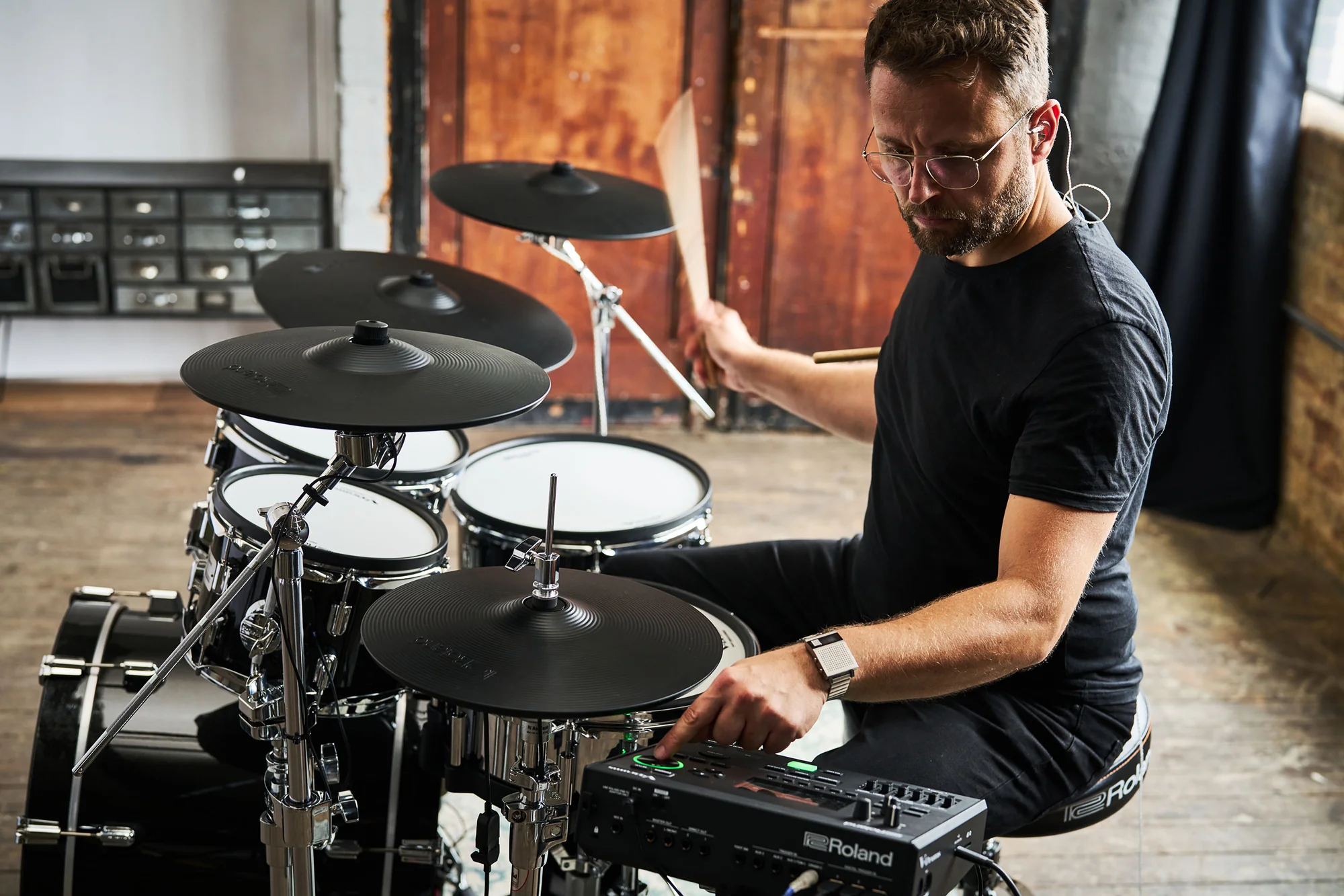 Roland VAD516 V-Drums Acoustic Design Digital Drum Kit with Hardware & Accessories - Image 13